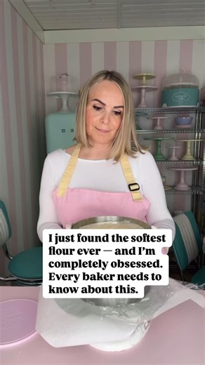 I just found the softest flour ever — and I’m completely obsessed. Every baker needs to know about this. I don’t know if you’ve ever fallen in love with an ingredient, but for me? Nothing makes me happier than finding the right flour. Now in the U.S., you’ve got something called cake flour — it’s usually around 8% protein, and it’s bleached to make it extra white and delicate. But in Europe, that kind of flour isn’t easy to find. The bleaching process used in the States isn’t allowed here, so tr