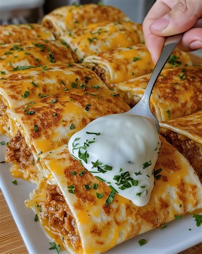 "My neighbor old lady made this once and I couldn’t stop eating it. I was out of control. If I make it, it will be gone in no time, so I don’t dare. There is just something so good about this!"" ...... Fυll ᖇecίpe in Coʍmеոτ 💬" | Old fashioned recipe