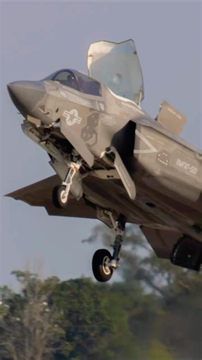 Marine F-35B Lightning II Hover | STOVL ‪@EAA‬