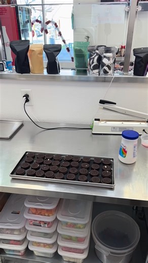 PUFFED UP CANDY on Instagram: "These are fun to do, but very time consuming! #puffedupcandy #freezedriedcandy"