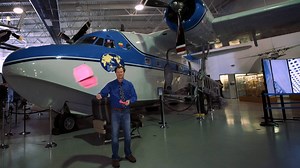 37K views · 238 reactions | Origami + aerodinámica = ¿un experimento de ciencia? Según John Collins, poseedor del récord mundial Guinness del vuelo de mayor distancia de un avión de papel, cada pliegue es un descubrimiento. | Great Big Historias | Facebook