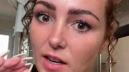 Traveller cleaning fan reveals 'best method ever' for smear-free windows