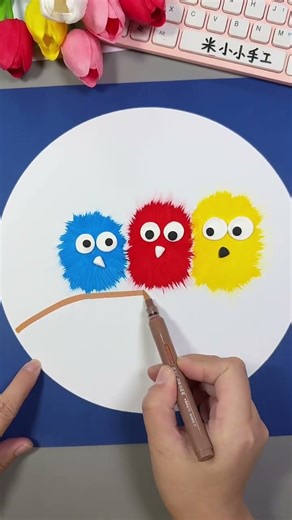 Drawing the beautiful children's creative painting "Happy Bird" with toothbrush and cotton swab