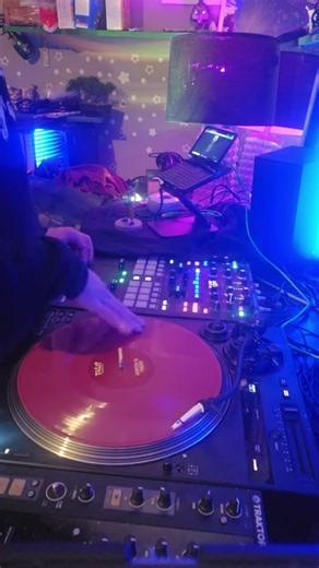 Short Scratch 20s 5 "fader clicks"