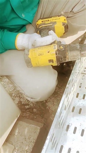 using a self tapping screw for the joint of cable tray installation #youtube #shorts #woodworking