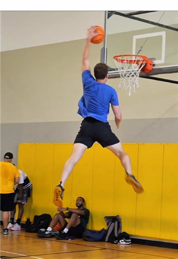 Amazing Dunk Highlights: Skillful Vertical Jumps