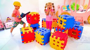 Diana and Roma pretend to play with Multi-color building block for kids. This building blocks toys offers tremendous possibilities for children to develop skill, broaden imagination and use intelligence creatively. Diana Roma Show - http://bit.ly/2sNhSXr (Diana and Roma english) Kids Diana Show - http://bit.ly/2k7NrSx | Diana Roma Show