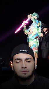 ¡Anuel AA responde a Farruko desde Argentina! 🎤🔥 Después de días de tensión y retos en redes sociales, Anuel finalmente rompió el silencio durante su concierto en Argentina. En plena presentación, el “Real Hasta la Muerte” recordó una anécdota sobre cómo Gringo (de Baby Rasta y Gringo) supuestamente abofeteó a Farruko, quitándole las gafas. Anuel aprovechó la oportunidad para dejar en claro su postura, encendiendo aún más esta polémica guerra verbal. ¿Será que Farruko le responde o esto termin