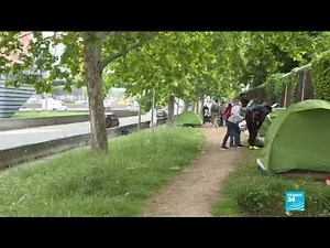 The difficult living conditions of migrants and refugees in Paris
