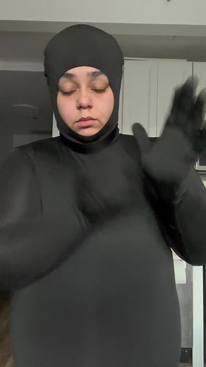 Wanted to make a tiktok about how i get into my #animegao #cosplay, lmk if you want another video and please no hateful comments 🥰 #kigurumi #animegaokigurumi #maiddress #animegirl #animemask