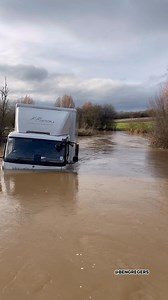 Oh Dear…!! Walcot Ford This Morning 😳🤦🏻‍♂️ #Failed #HGV #FloodingUK #OhDear #FailArmy #Crazy #BadDriversUK #Worcestershire #fyp #WalcotFord #wow (YouTube: BENGREGERS ☑️🎥) | Bengregers