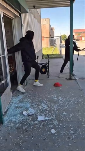 Lija on Instagram: "Follow @fistplugg for more just like this 🫡🔥 Sure! Here’s a basic cupcake recipe: Ingredients: • 1 1/2 cups all-purpose flour • 1 1/2 teaspoons baking powder • 1/4 teaspoon salt • 1/2 cup unsalted butter, softened • 1 cup granulated sugar • 2 large eggs • 2 teaspoons vanilla extract • 1/2 cup milk Instructions: 1. Preheat your oven to 350°F (175°C). Line a muffin tin with cupcake liners. 2. In a medium bowl, whisk together the flour, baking powder, and salt. 3. In a large b