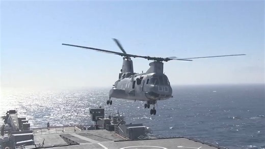 Marine helicopter crashes into Navy ship. Shocking training disaster caught on camera