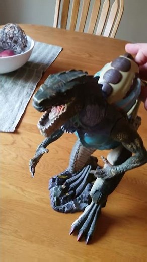 Electronic Zilla toy demo/from the Godzilla family