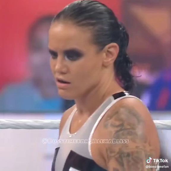 Alexa Bliss vs Sasha Banks: Female Wrestling Clash