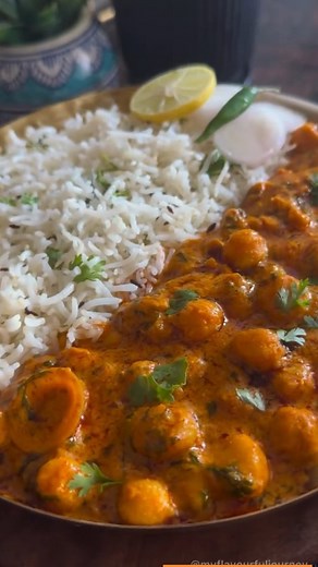 Bhanurekha on Instagram: "Easy n quick chole ke recipe, Dahi wale Chole,super yummy n lip-smacking recipe #dahicholerecipe #dahichole #cholerecipe #easyrecipes Ingredients : Boil kabuli chana by adding some salt To the blender, add 1) curds - 2 ladles 2) Cashewnut- 7 to 8 3) ginger-garlic paste-1tsp 4) Green chilles- 2 nos 5) turmeric powder-1/2th tsp 6) redchille powder-1tsp 7) Coriander powder-1tsp 8) jeera powder - 1tsp Blend it into smooth paste. 9) salt as per required In a kadai, add some 