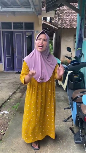 Kereta api diatap rumah#videoshort #comedy #funny #fypyoutube