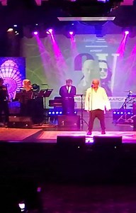 Lagu klasik dari band Gersang dinyanyikan oleh Man Bai sewaktu Konsert 2V Man Bai Rahim Maarof di Auditorium Matic, Sabtu lepas. Ini memang klasik beb. Suratan Takdir #konsert2vmanbairahimmaarof #matic #kualalumpur #manbai #gersang #rahimmaarof | Gila Muzik