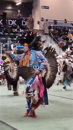 Men's traditional dancer🪶✨ #indigenous #powwow #traditional #dance #culture #nativeamerican #shorts