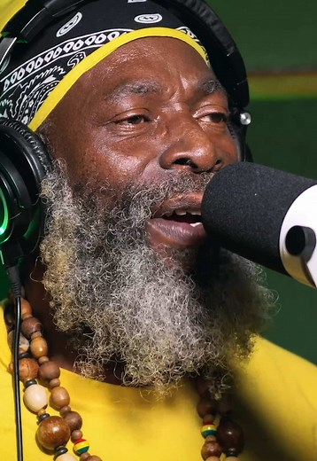 Capleton recording a Dubplate for Little Lion Sound of Don’t Dis The Trinity on the Fugee La instrumental 🔥🔥🔥 #reggae #reggaemusic #hiphop #capleton #freestyle #littlelionsound