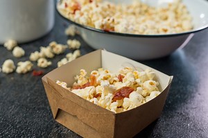 7.9K views · 109 reactions | Keep lunchboxes popping with this quick and easy-to-make sweet and savoury snack. Buttery popcorn dusted with sugar and topped with crispy bacon. Visit www.eskort.com/recipes.html for the full recipe and more delicious snack ideas. | Eskort Food | Facebook