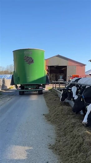 1.2K views | How We Feed Cows Completely Automatically #farm #cow #machinery-000 | Ríos | Facebook