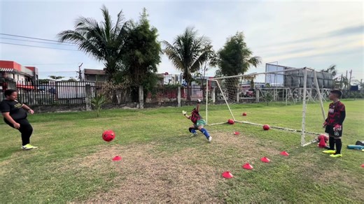 Mastering Goalkeeping Techniques for Young Players