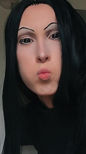 Staring Contest TikTok Challenge: How to Make a Memorable First Impression