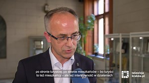 Nie da się ukryć, że latem Kraków tętni życiem - zarówno pod względem turystyki, jak i aktywności gospodarczej. ✅ Jednak dzięki działaniom miasta oraz wdrażaniu odpowiedzialnych praktyk widać realne efekty: o 20% mniej wykroczeń i zakłóceń porządku i hałasu. Więcej o efektach wprowadzonych zmian dowiesz się z naszego materiału.👇 | Kraków PL