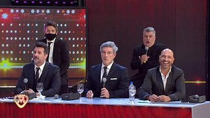 3.1M views · 10K reactions | ¡Cámara sorpresa en la calle! Las divertidas reacciones de los argentinos a las bromas de #Showmatch  | eltrece | Facebook