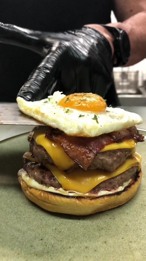 No music, solo el sonido de nuestra burger más viral 😋