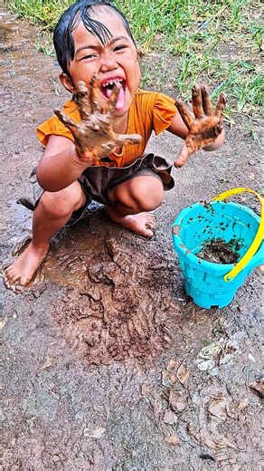 marisa main kotoran tanah,tangan nya jadi kotor #trendingshorts