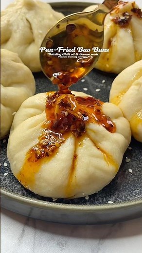 Pan-Fried Bao Buns That looks spicy but juicy inside