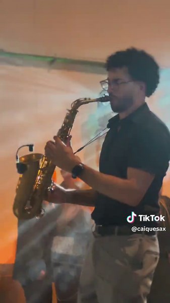 Jubel Saxophone Cover Performance for Parties