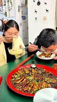 防火防盗防老婆……#夫妻 #有趣 #美食 #搞笑吃播 #funny #吃货推荐官 #mukbang #food #万万没想到