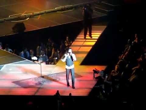 Jencarlos Canela - "Amor Quédate" (en vivo) - Canal Oficial