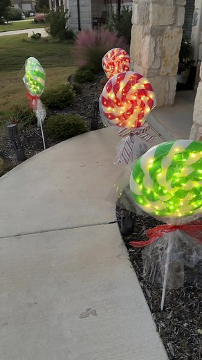DIY Christmas Lollipop Decorations 🤩🍭 . . . #christmasdecor #christmasdiy #christmas #easycraft #christmasmagic