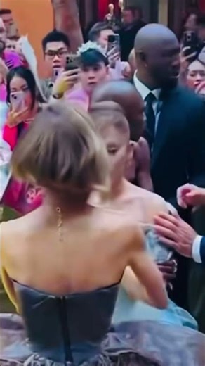 Ariana assault! #wicked #arianagrande #singapore #fan #australian #crasher