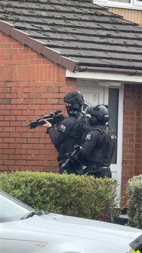 BREAKING: Armed police have been deployed after a report of a man carrying a weapon in the street in Swindon. Firearms officers descended on the suspect’s address in Clouts Wood, off Letterage Road in Peatmoor, at 12.20pm today. As ordered, the man came out of the property with his hands on his head — before being arrested on suspicion of being in possession of an offensive weapon. Updates follow. #police #crime #crimenews #emergency #news #ukreels | Wiltshire 999s