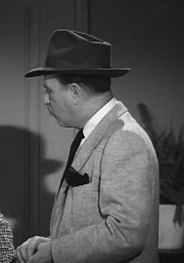The Abbott and Costello Show S01:E07 - The Vacuum Cleaner Salesman