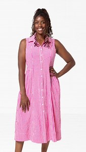 Introducing the Hampton Woven Dress – a timeless shirtdress with effortless sophistication. Designed with a curved high-low waist seam, gathered skirt, and princess lines, Hampton flatters with subtle shaping and elegant details. A collared neckline, button-front placket, and inseam pockets bring both structure and practicality, while the choice of sleeves or a sleeveless finish allows you to make it truly your own. Will you opt for classic sleeves or a sleeveless silhouette for warm-weather ele