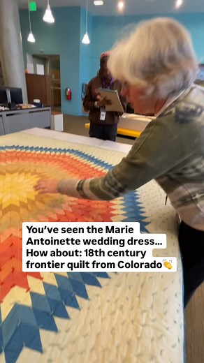 🔥who else is fired up about 18th century sewing and textiles?!🔥 This 1780s cotton quilt is a gorgeous example of 18th century historical sewing and quilting. It’s preserved so well that it looks like it was made yesterday. In fact, this quilt is over 200 years old. Can I call this rococo? The Marie Antoinette exhibit has everyone thrilled about the 18th century, so I took a little trip down to @historycolorado to check out Denver’s museum collection. What I found…knocked my socks off. I brough