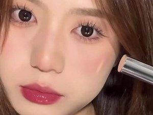 天呐！这是口红该有水光感吗！一整个嫩出汁来！