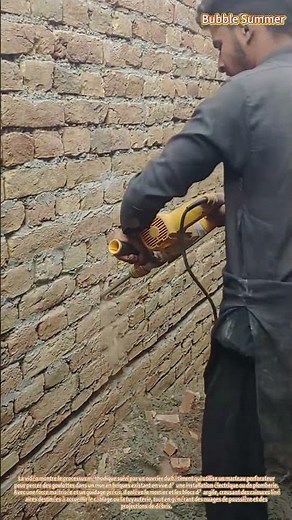 Modification de maçonnerie : perçage de goulottes dans des murs en briques