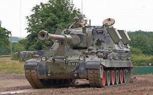 大阴帝国送的AS90自行火炮，在无人机的打击下已经消耗殆尽，小泽哭晕在厕所！