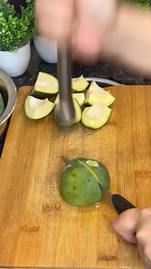 How to cut raw mango with a knife. #rawmango #mango #mangocutting #mangocuttingskills #food #foodie #foodlover #foodporn #foodporn #foodblogger #foodstagram #cooking #cookingvideo #reels #reelsinstagram | Cooking_with_tripti