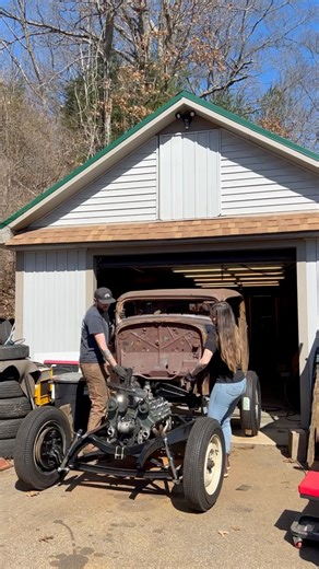 32 Chassis is here! This thing will be on the road in no time 😎#kellybuilds #traditionalcustom #hotrod #traditionalhotrod #scta #nhra #flathead #ford @ford #hotrodshop #antique #antiquecar #363window #coupe #323window #32ford #323window #19323window #1932 #32ford #coupe #fordcoupe #1932fordcoupe #choppedcoupe #3window #hopupmagazine #flathead #flatheadford #rust #rustremoval #metal | Kelly.Builds