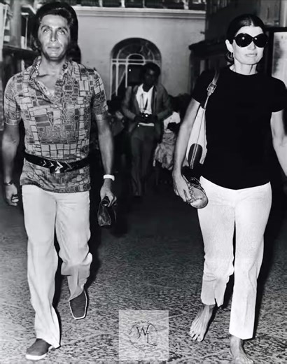 Summer 1971 — Jackie Onassis and Valentino in Capri. Effortless glamour, sun, and style — the true dolce vita captured in one timeless moment.” ☀️🇮🇹✨ #fyp #fblifestyle | Wild Lens Historic