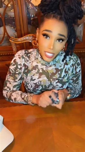 S A M M Y J O on Instagram: "D lil chuckle in d end is because I’ve been there and I’ve done that😅🤦🏽‍♀️ Right now you would have to physically fight me to take me out of my feminine energy😊😬♥️ #masculineenergy #feminine #beawoman #knowyourrole #actaccordingly #genderroles #relationships101"