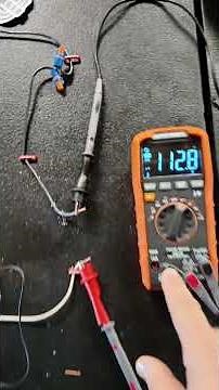 How to use a multimeter Loz explained.... #electrician